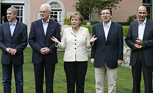 Jos Socrates, Janez Jansa, Angela Merkel, Jos Manuel Barroso y Hans-Gert Poettering. (Foto: REUTERS)
