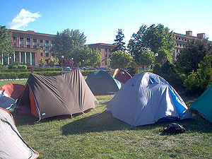 Tiendas de campaa de los miembros de la Asamblea por una Vivienda Digna en Ciudad Universitaria. (Asamblea por una Vivienda Digna)