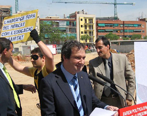El alcalde de Barcelona, Jordi Hereu, asegura que 'La vivienda no es un tema de cmic'. (Foto: V DE VIVIENDA)