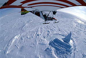 Un avin ultraligero sobrevuela el polo Norte. (Foto: Sygma)