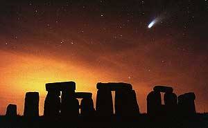 El cometa 'Hale Bopp', a su paso por Stonehenge en 1997. (Foto: AP)