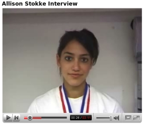 Captura de un vídeo de Allison Stokke en YouTube.