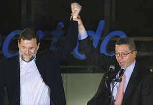 Rajoy y Gallardn celebran los resultados de las elecciones municipales y autonmicas. (Foto: AP)