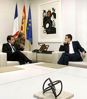 Sarkozy y Zapatero, en La Moncloa. (Foto: AP)