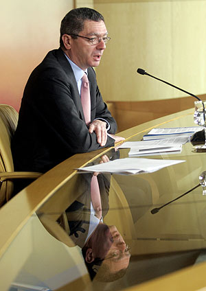 El alcalde en funciones, Alberto Ruiz-Gallardn, durante la rueda de prensa tras la Junta de gobierno. (EFE)