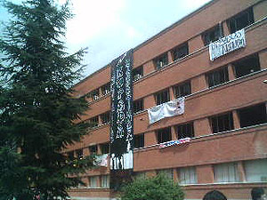 Imagen exterior de la Facultad de Fsica de la Complutense. (Fotografa enviada por el autor del 'post'.)