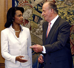 Rice, junto al Rey Juan Carlos, en el Palacio de la Zarzuela. (Foto: REUTERS)