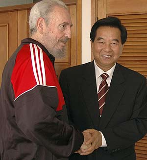 Castro, en una reunión con una delegación china, el pasado 22 de abril. (Foto: REUTERS)