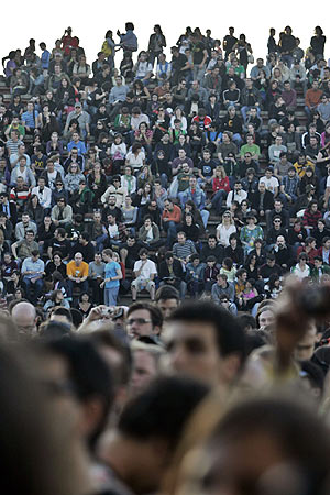Miles de personas siguen la ltima jornada del festival. (Foto: EFE)