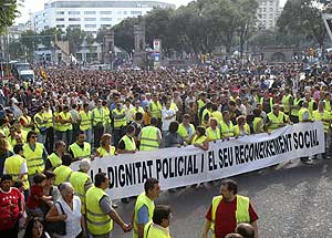 Cabeza de la manifestacin de los mossos. (Foto: AFP)