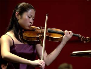 Una violinista japonesa durante la 6 edicin del Concurso. (Foto: EFE )