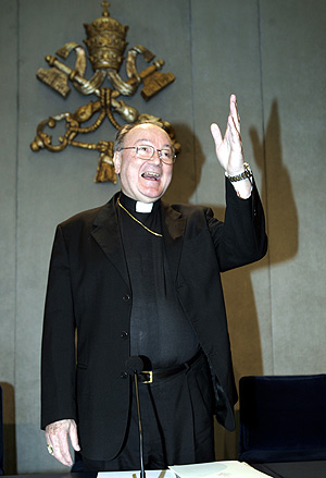 El cardenal Renato Martino, durante la rueda de prensa de condena a AI. (Foto: AP)