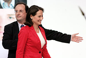Franois Hollande y Sgolne Royal el pasado marzo en un mitin en Limoge. (Foto: AFP)