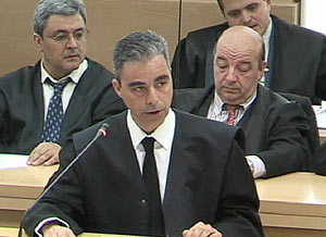 Andrs Arvalo, abogado de Hamid Ahmidan, durante su intervencin. (Foto: EFE)