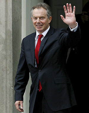 Blair, en su ltimo da en el nmero 10 de Downing Street, en Londres. (Foto: EFE)