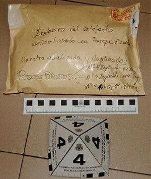 Una muestra analizada de los explosivos de una de las mochilas. (Foto: EL MUNDO)