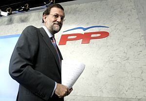 Rajoy, momentos antes de la rueda de prensa en Gnova. (Foto: EFE)
