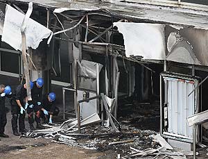 Estado en que quedó el aeropuerto de Glasgow tras el ataque fallido. (AFP)