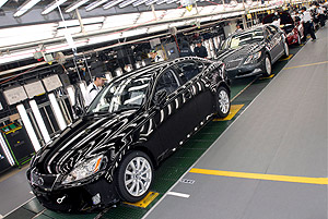 Actividad en la seccin de Lexus, gama alta de Toyota, en la planta de la compaa. (Foto: EFE)