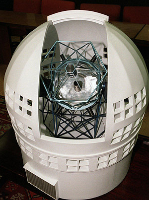 Fotografa de archivo de la maqueta del Gran Telescopio Canarias (GTC). (Foto: J.L. Pino).