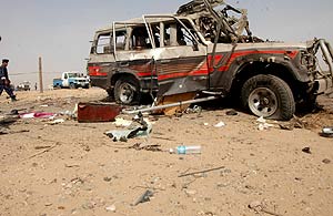 As qued uno de los coches atacados en Yemen. (Foto: EFE)