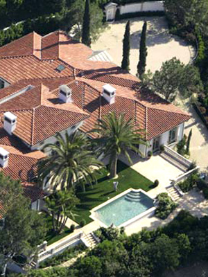 La 'modesta' vivienda de David y Victoria Beckham en Beverly Hills, que ha costado 16 millones de euros y est cerca de donde Marilyn iba a tomar batidos (FOTO: Reuters)