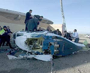 Imagen del helicptero accidentado en Mstoles. (Foto: A. Heredia)