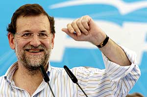 Rajoy, hace das, en un acto en Cantabria. (Foto: EFE)