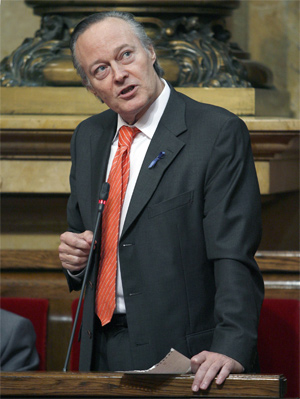 Josep Piqué, durante una sesión de control en el Parlamento catalán. (Foto: EFE)