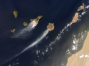 Imagen tomada este martes por el satélite Aqua de las islas Canarias. (Foto: AFP)