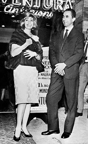 Antonioni, con Monica Vitti, en 1960. (Foto: AFP)