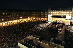 La Plaza Mayor de Madrid, preparada para el concierto. (Foto: EFE)
