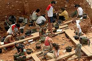 Excavaciones en Atapuerca durante el verano de 2007 (Foto EL MUNDO)