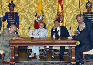 Correa y Fernndez de la Vega presiden la firma de una Declaracin Conjunta de Intenciones entre las diplomacias de Espaa y Ecuador. (Foto: EFE)