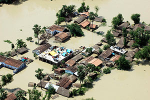 Uno de los pueblos de la India soterrado por las inundaciones. (Foto: AFP)