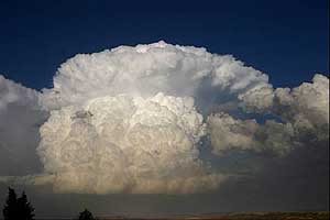 Inquietante nube que nos amenaza con un aguacero La "dinamitamos" con diatomita? (FECYT)
