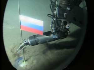 Momento en el que un batiscafo ruso sitúa una bandera en el fondo del océano Ártico, el pasado 5 de agosto. (Foto: EFE)