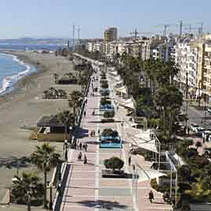 Vista Paseo Martimo y Playa de la Rada en Estepona. (Foto: ELMUNDO.ES)