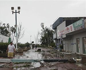 Estado de una calle en Chetumal (Mxico) tras el paso del huracn. (Foto: AP)