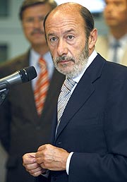 Alfredo Prez Rubalcaba, durante la rueda de prensa. (Foto: EFE)