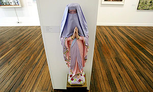 Escultura de la Virgen Mara con 'burka'. (Foto: REUTERS)