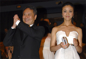 Ang Lee y Tang Wei presentan 'Lust, Caution'. (Foto: AP)