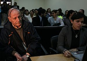 Rubio (izq), durante el juicio en el Palacio de Justicia de Asuncin. (Foto: EFE)
