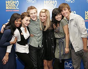 Los protagonistas de 'High School Musical', en Londres. (Foto: Disney Channel)