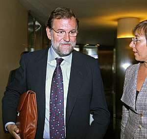 Mariano Rajoy, a su llegada a la reunin del grupo parlamentario popular del Congreso. (Foto: EFE)