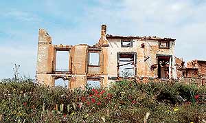 Imagen de Belchite, localidad arrasada y abandonada hace 70 aos (EL MUNDO)