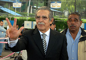 Ríos Montt, tras votar en Guatemala. (Foto: AFP)