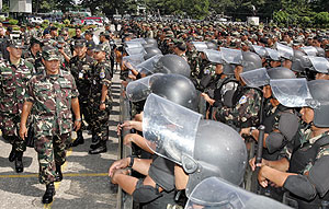 Cerca de 8.000 policas y soldados se han desplegado en Manila para evitar incidentes. (Foto: AP)
