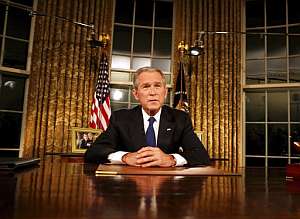 Bush, durante el discurso televisado. (Foto: EFE)