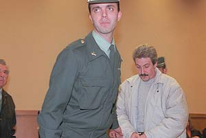 El violador de de la Vall d'Hebron, a su llegada al juicio en el ao 1998. (Foto: Quique Garca)